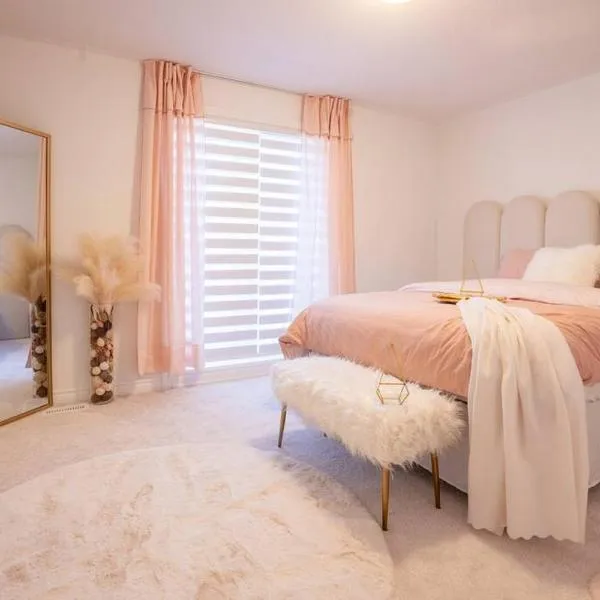 Brand New Cozy, Modern, & Instaworthy House!，位于奥沙瓦的酒店