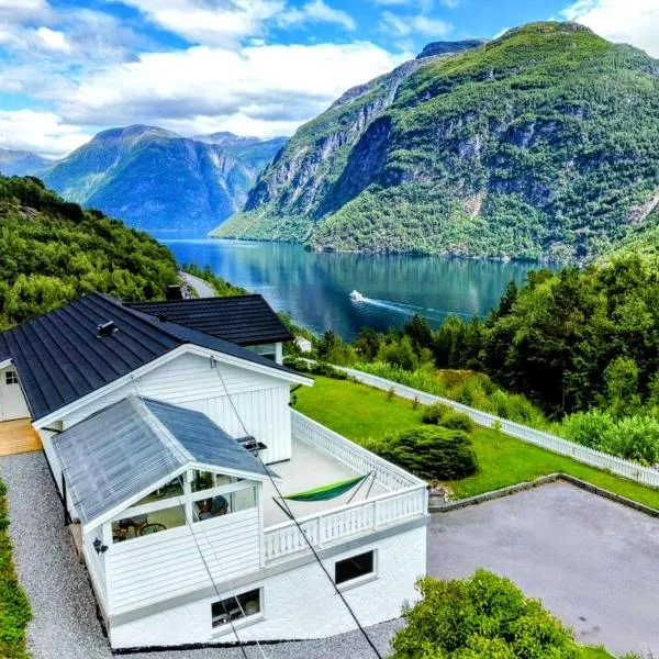 Fjellhagen - Geirangerfjord view，位于海勒叙尔特的酒店