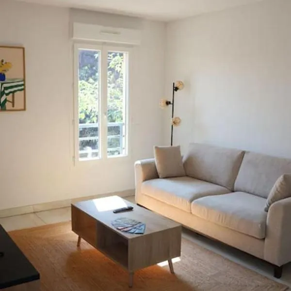 Suberbe appartement climatisé avec terrasse，位于圣拉斐尔的酒店