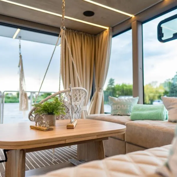 Dein schwimmendes Luxboot in Templin，位于滕普林的酒店