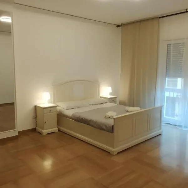 Odysea，位于科米索的酒店