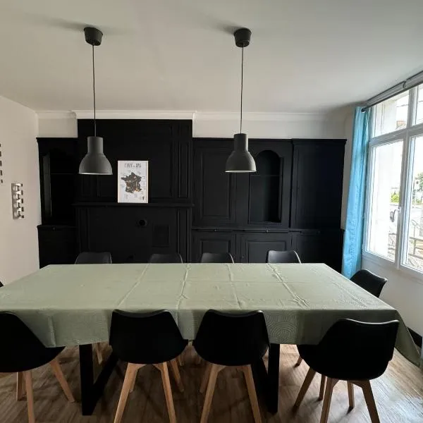 Appartement en centre-ville - Local vélos disponible，位于马耶讷的酒店