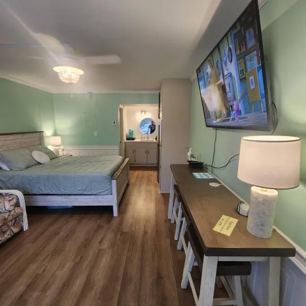 Bogue Shores "Salty Air Oasis"，位于大西洋滩的酒店