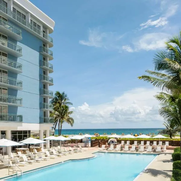The Singer Oceanfront Resort, Curio Collection by Hilton，位于里维埃拉海滩的酒店