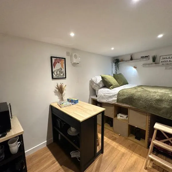 The Snug at Park Hall，位于Whittington的酒店