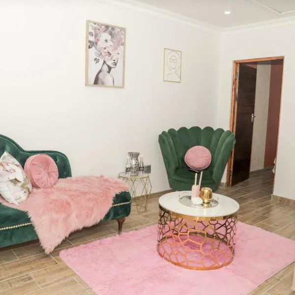 Rainbow Palace，位于Universitas的酒店