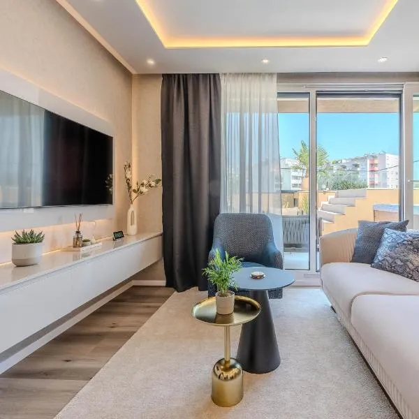 Apartment EMMA Platinum with heated pool, jacuzzi and sauna，位于Blato的酒店
