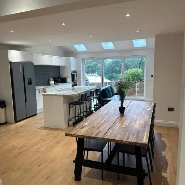 5 bedroom house in Orpington，位于奇斯尔赫斯特的酒店