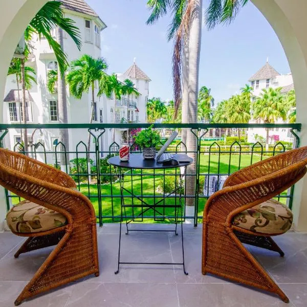 Heart of Ocho Rios-Free Beach Acess-King Bed-Pool-Free Parking-Gated Complex-Free Wifi 150Mbps，位于欧丘里欧的酒店