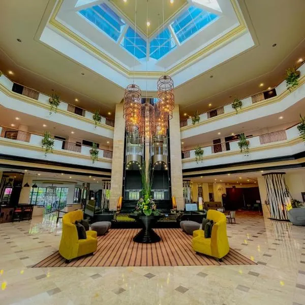 Grand Diamond Hotel Yogyakarta，位于普兰巴南的酒店