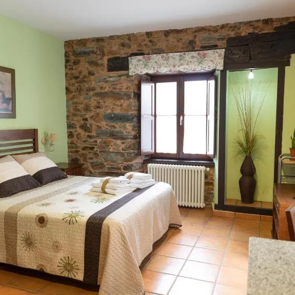Apartamentos Turisticos A Estacion，位于A Pontenova的酒店