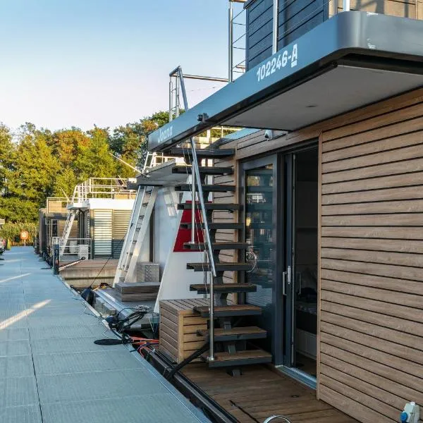 Hausboot Joana，位于策德尼克的酒店