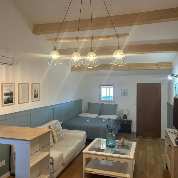 Studio neuf tout équipé 10 mn de Nîmes et du CHU，位于Parignargues的酒店