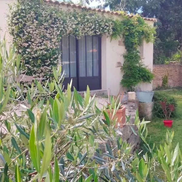 Gite LA DEPENDANCE，位于Le Cailar的酒店