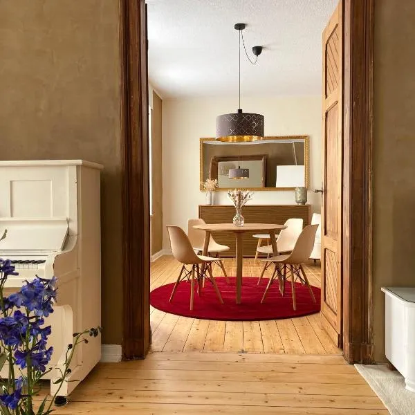 Robins Nest - Charmanter Altbau, zentral & ruhig, inkl Parkplatz，位于代特莫尔德的酒店