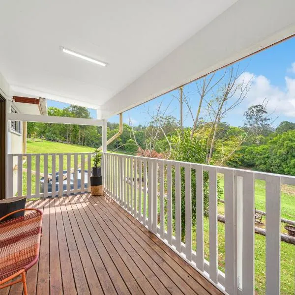 Pet friendly cozy cabin，位于Woombye的酒店