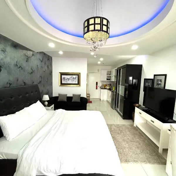 Deluxe room with king bed and Balcony at Kandi Palace，位于安吉利斯的酒店