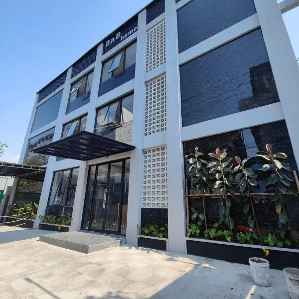 BnB Home，位于Blimbing的酒店