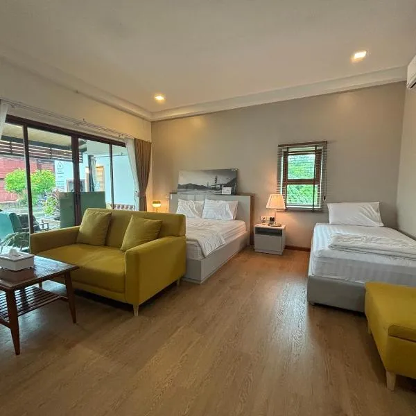 บ้านริมน้ำ โฮมสเตย์ ปราจีนบุรี,位于Ban Khlong Yai Tho的酒店