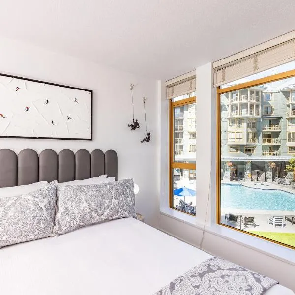 Cascade Lodge Premium Suite, with Pool & Hot Tub，位于惠斯勒的酒店