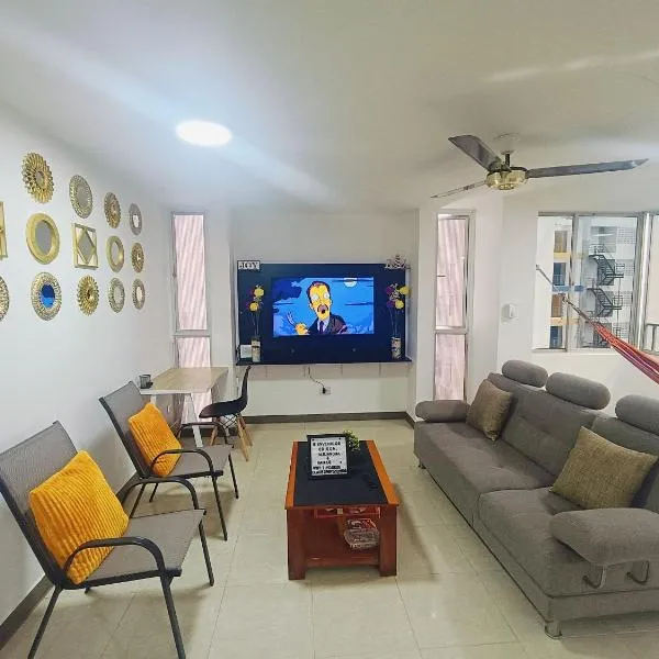 El Rodadero Hermoso Apartamento a 50 metros de la playa ven descansa o trabaja，位于Gaira的酒店