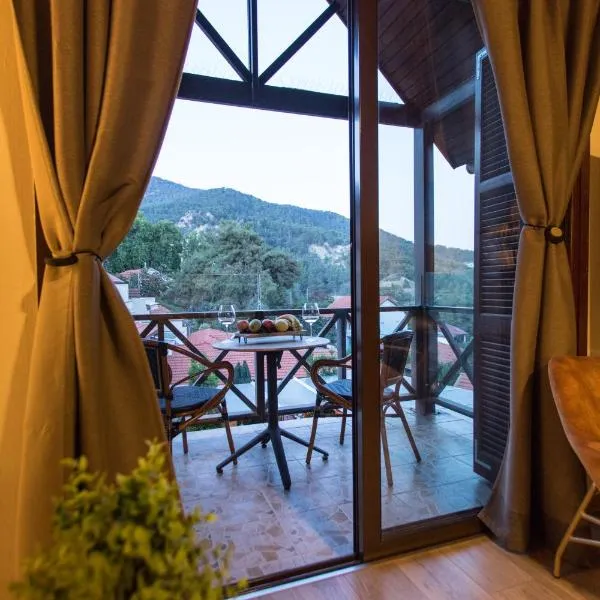 Cozy mountain apartment in Platres，位于Pera Pedi的酒店