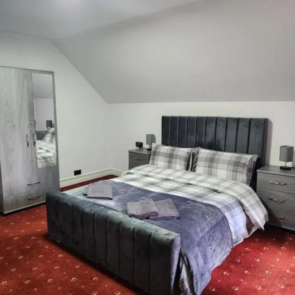 Rainsough Cottage Guest House - Shared Bathroom - Free Parking & WiFi，位于曼彻斯特的酒店
