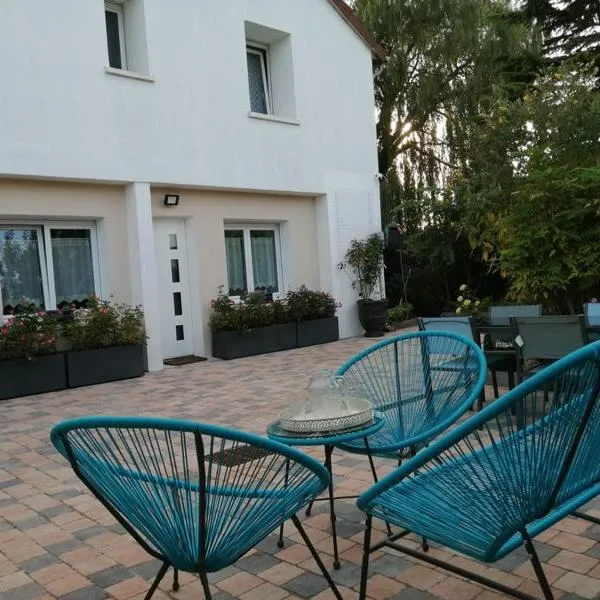Gîte coté Jardin，位于Isles-sur-Suippe的酒店