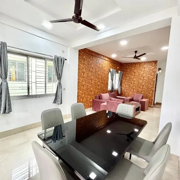 Modern 3BHK Apt for Big Groups & Family on EM Bypass，位于Hāora的酒店