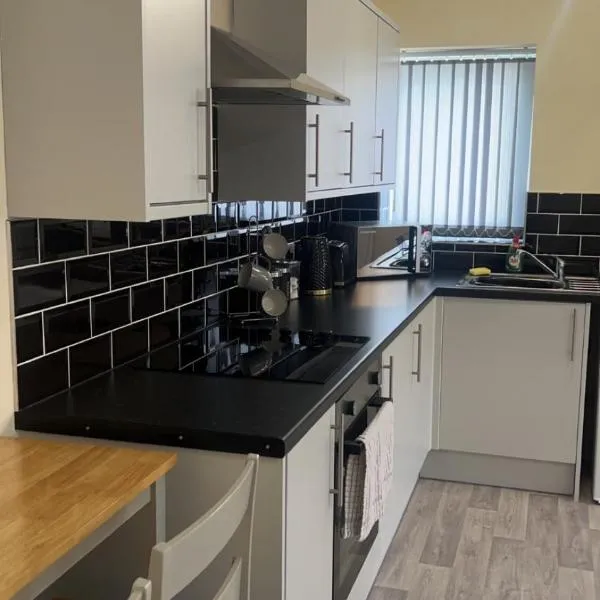 Brand new luxury 1 & 2 bed apartments Open plan kitchens diner FREE WI-FI & NETFLIX，位于Blackfordby的酒店