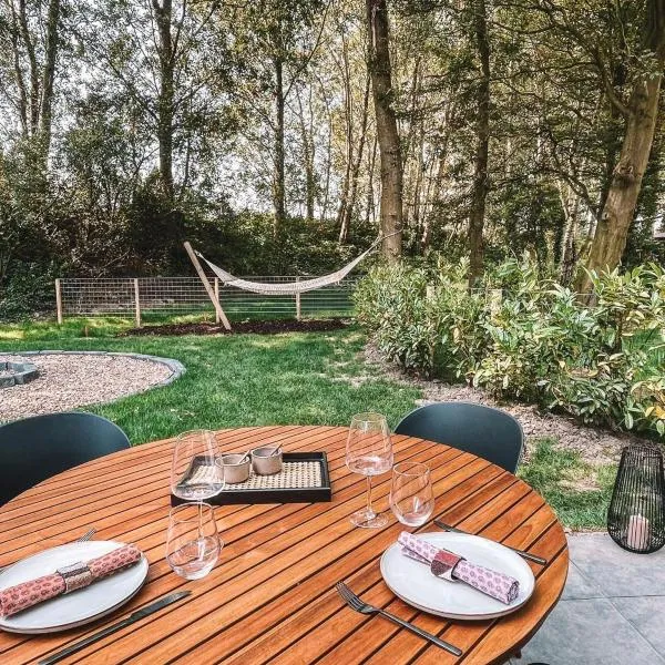 Tiny House Cinta- Dichtbij zee & in een groene omgeving，位于heinkenszand的酒店