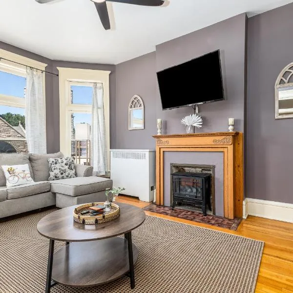 Masterpiece on Main 3，位于迪比克的酒店