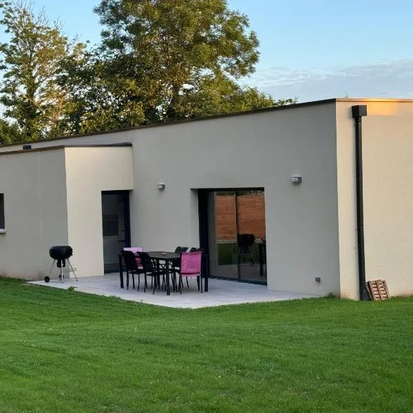 Maison Privée, Calme, parking, Jardin，位于Reviers的酒店