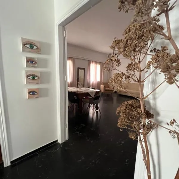 garlichome，位于Órmos的酒店