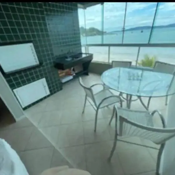 Ap pé na areia itapema frente mar，位于伊塔佩马的酒店