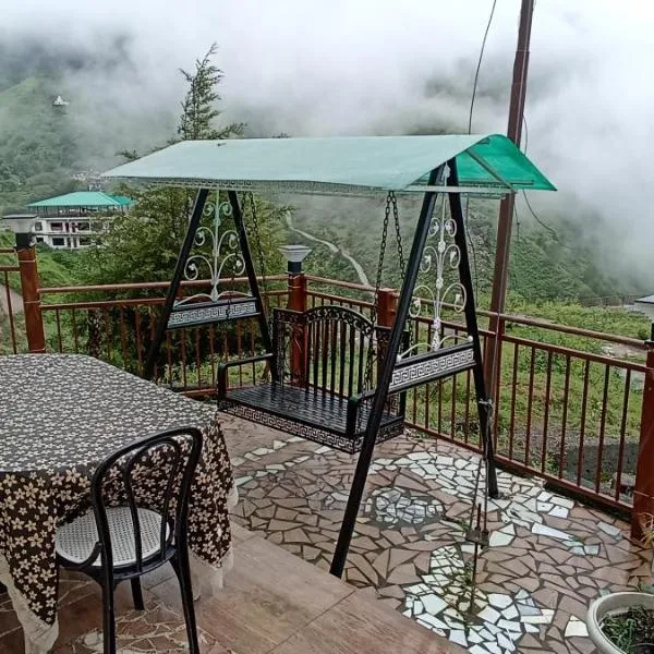 Icebergs Mussoorie - A Boutique stay and 24 hrs roof top cafe，位于穆索里的酒店