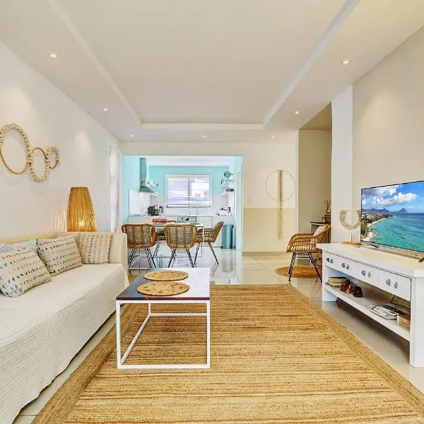 EUREKA-SUR-MER Stylish & Cosy Apartment, 100 mts from beach, pool，位于黑河区的酒店