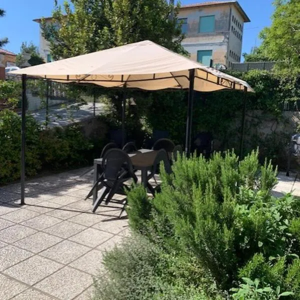 Mery's House casa vacanza，位于法诺的酒店