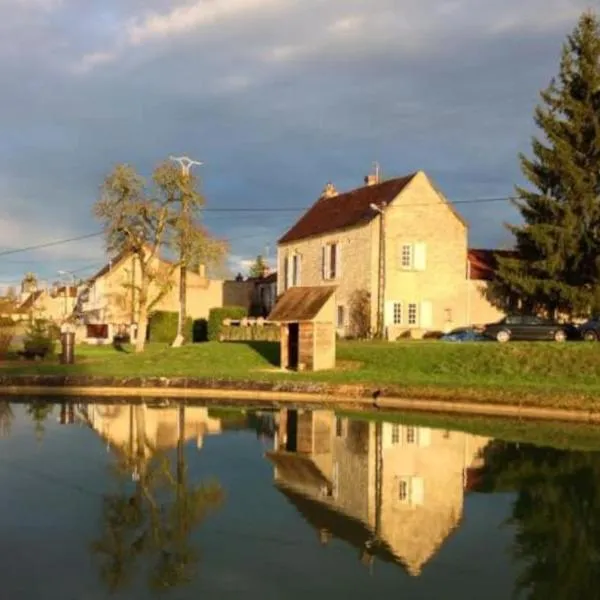 Maison de charme sur le canal de Bourgogne et près de Chablis，位于Ancy-le-Libre的酒店