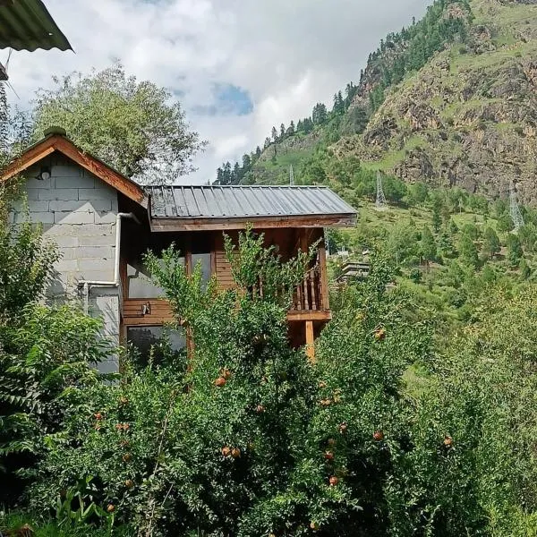 Odyssey Stays Kasol - Tree House & Campsite，位于Shamshi的酒店