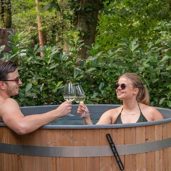 Forest Finest, luxe chalet met HOT TUB mooie overkapping en prachtige tuin met veel privacy，位于洪德洛的酒店