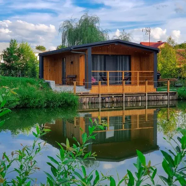 Roztoczański Domek nad Stawem z jacuzzi，位于Nowiny的酒店