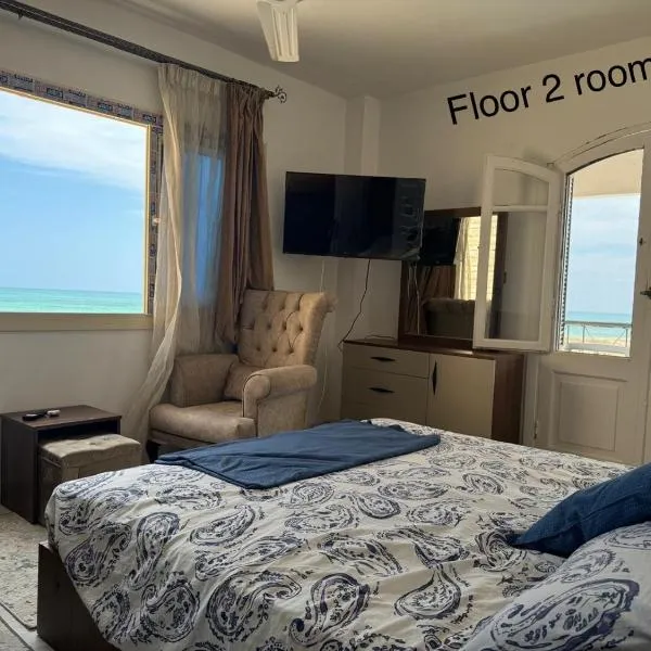 First Row Sea-Front Chalets Media Village，位于马特鲁港的酒店