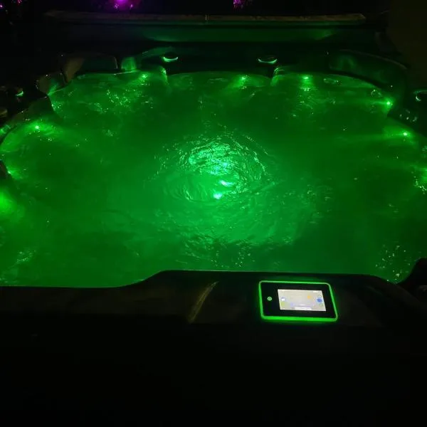 LuxArt City Spa Gallery Residence Krk，位于克尔克的酒店