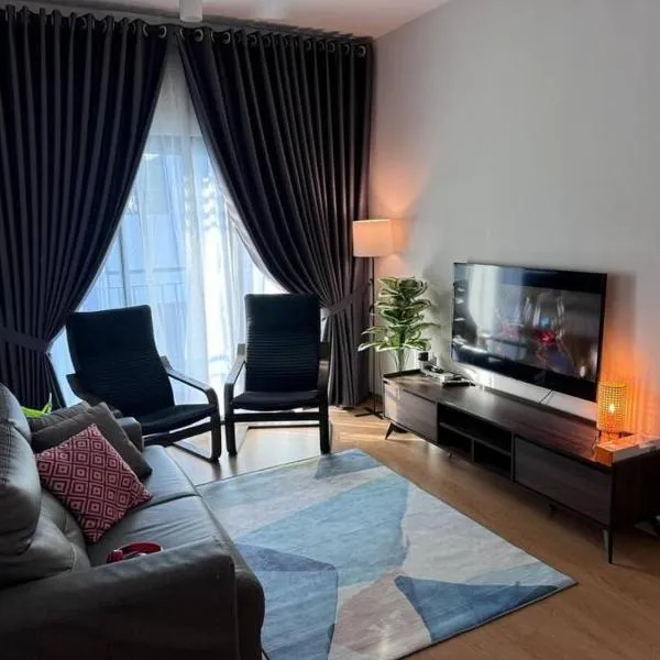 Adamanly Homestay at Gamuda Cove, Splashmania，位于Pulau Kempas的酒店