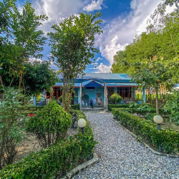 Hotel Tiger's Den - Peace Home Cozy Garden，位于索拉哈的酒店