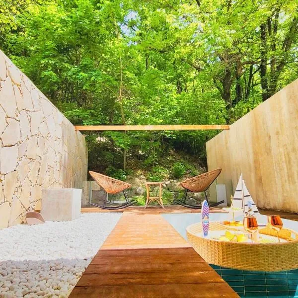 Sokcho Floating Whale Seorak Dojeok Waterfall Stay，位于麟蹄的酒店