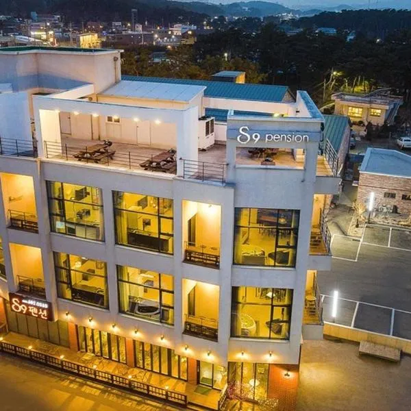 Gangneung Gyeongpodae S9 Beach Familyspa，位于江陵市的酒店
