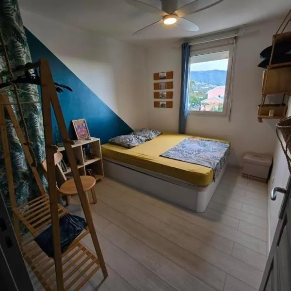 Chambre chez l'habitant cosy et moderne, vue sur montagne，位于圣丹尼斯的酒店