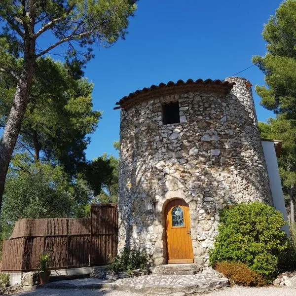 Moulin Rouge Provençal Suite Premium avec jacuzzi extérieur，位于布克贝莱尔的酒店